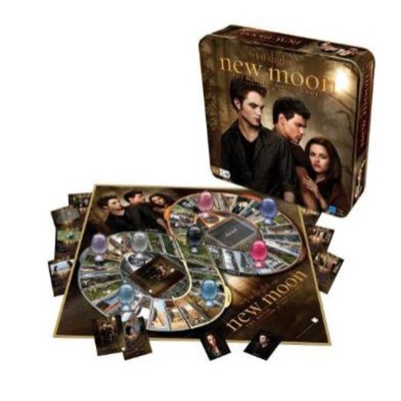 TWILIGHT + NEW MOON BOARD GAMES w/ Collectible Pieces + Collectible Tins NIB - Picture 3 of 4